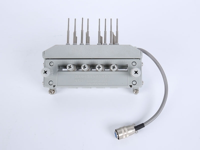 HH102A單相PC國網(wǎng)、南網(wǎng)背出線(xiàn)表座帶輔助端子（105、125MM-孔距，M8-螺桿）