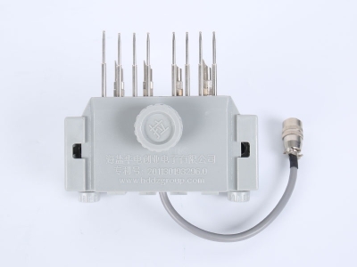 HH103單相國網(wǎng)、南網(wǎng)背出線(xiàn)表座（105、125MM-孔距，M8-螺桿）