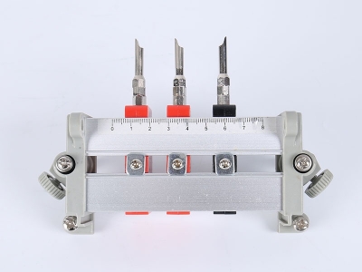 HH2017A單相鋁合金背出線(xiàn)表座（3滑塊-105、125MM-孔距，M8-螺桿）