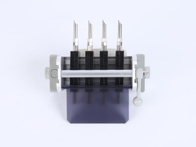 HH2019B-單相偏心輪下出線(xiàn)表座（4滑塊-120孔距，M6-螺桿）